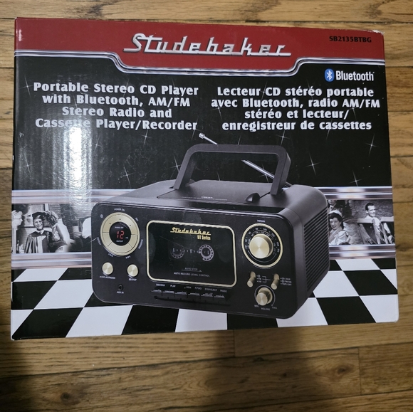 Studabaker SEALED! NIB! Bluetooth Portable Stereo CD AM/FM Radio. R2S!! - Picture 5 of 10